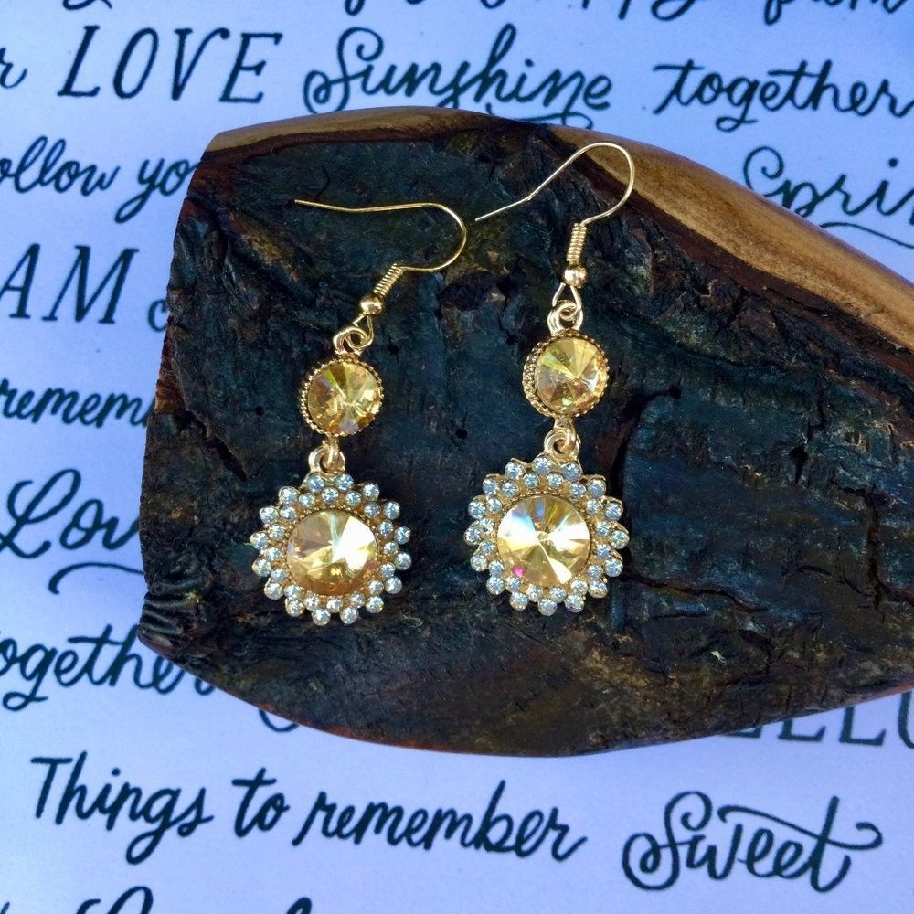 🏷️ Crystal Dangle Earrings Champagne Gold Tone